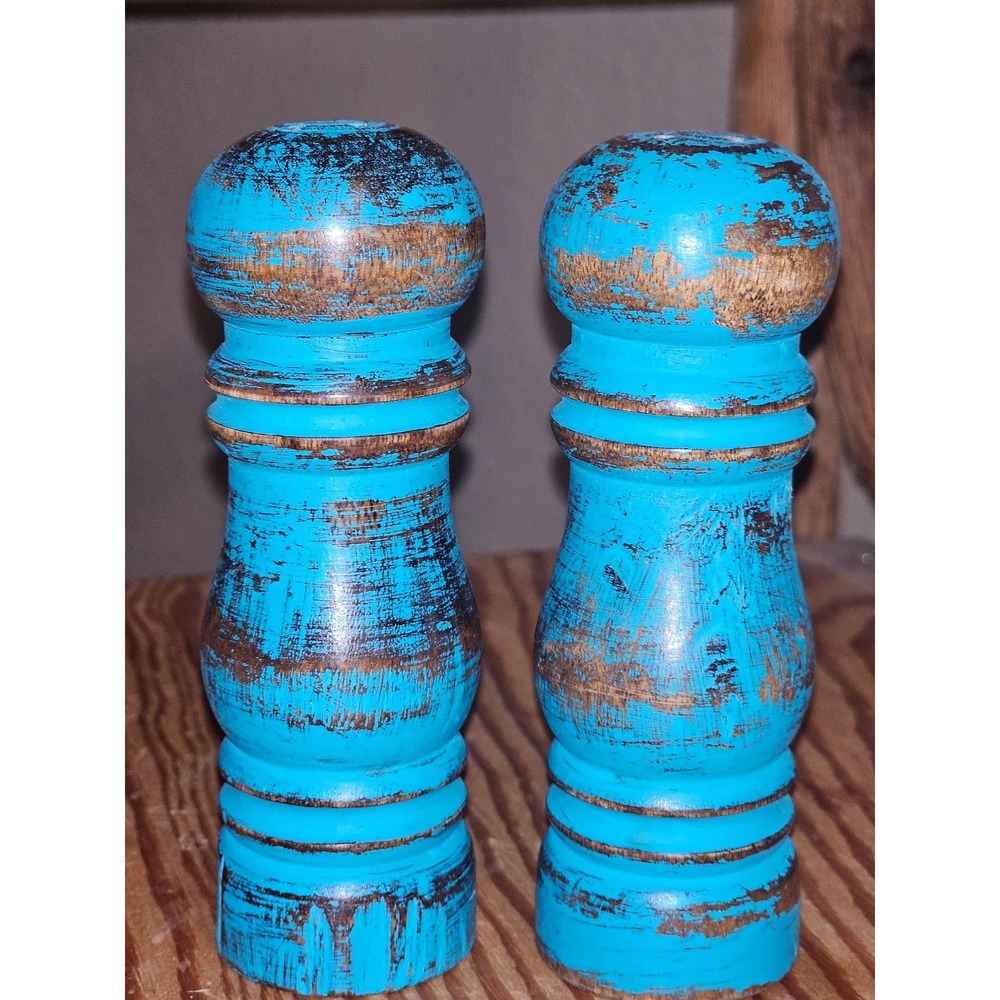 Vintage Wooden Salt Shaker Pepper Shaker Set  Wood 4"  Turquoise Shabby Chic